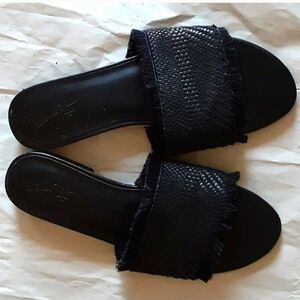 Universal Thread Black Textured Slide Sandals. Leather